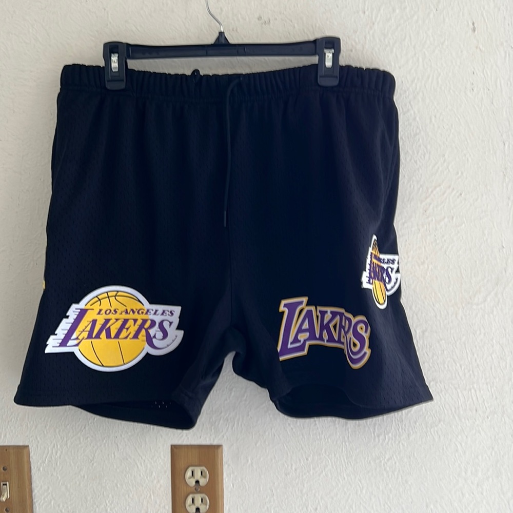 Men’s size 2xl, LA Lakers shorts
